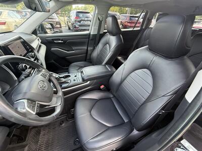 2024 Toyota Highlander XLE  AWD - Photo 16 - Flushing, MI 48433