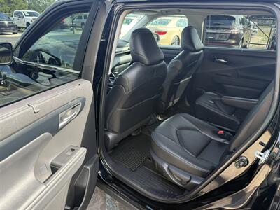 2024 Toyota Highlander XLE  AWD - Photo 13 - Flushing, MI 48433