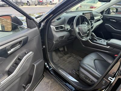 2024 Toyota Highlander XLE  AWD - Photo 11 - Flushing, MI 48433