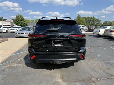 2024 Toyota Highlander XLE  AWD - Photo 8 - Flushing, MI 48433