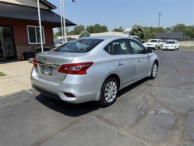 2017 Nissan Sentra S  6-Speed Manual - Photo 6 - Flushing, MI 48433