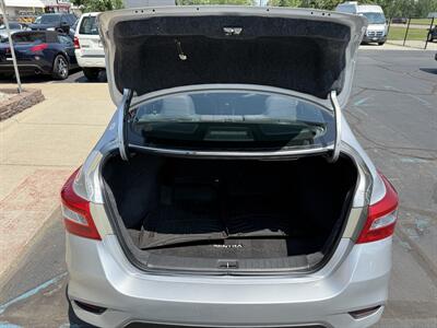 2017 Nissan Sentra S  6-Speed Manual - Photo 18 - Flushing, MI 48433