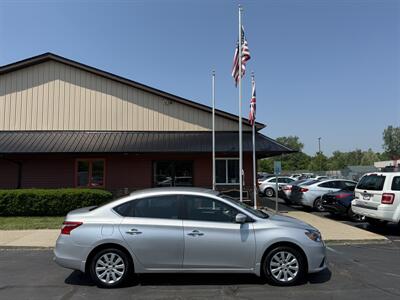 2017 Nissan Sentra S  6-Speed Manual - Photo 5 - Flushing, MI 48433