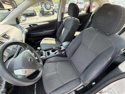 2017 Nissan Sentra S  6-Speed Manual - Photo 12 - Flushing, MI 48433