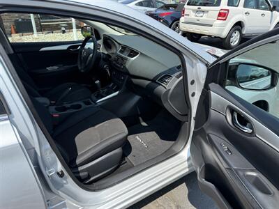 2017 Nissan Sentra S  6-Speed Manual - Photo 22 - Flushing, MI 48433