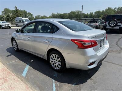 2017 Nissan Sentra S  6-Speed Manual - Photo 7 - Flushing, MI 48433