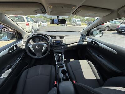 2017 Nissan Sentra S  6-Speed Manual - Photo 17 - Flushing, MI 48433