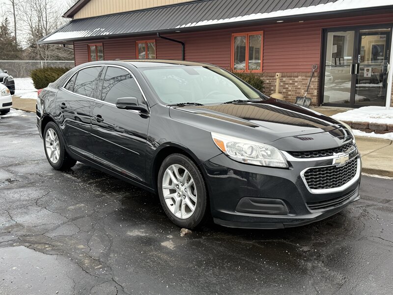 2015 Chevrolet Malibu LT   - Photo 1 - Flushing, MI 48433