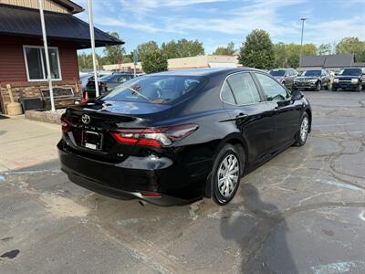 2022 Toyota Camry LE - Photo 5 - Flushing, MI 48433