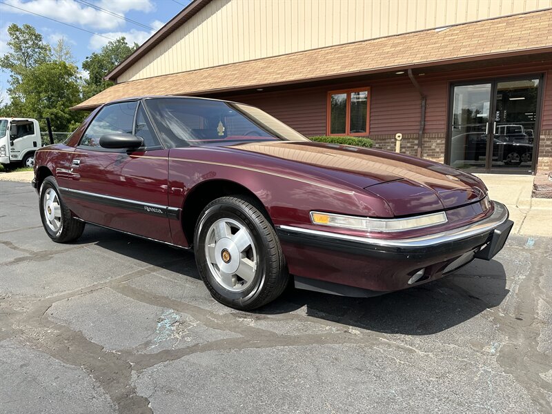 1990 Buick Reatta Coupe   - Photo 1 - Flushing, MI 48433