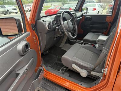 2010 Jeep Wrangler Unlimited Mountain  4X4 - Photo 11 - Flushing, MI 48433