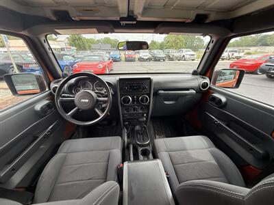 2010 Jeep Wrangler Unlimited Mountain  4X4 - Photo 19 - Flushing, MI 48433