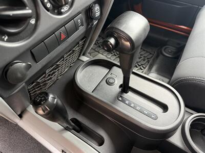 2010 Jeep Wrangler Unlimited Mountain  4X4 - Photo 17 - Flushing, MI 48433