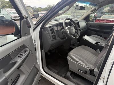 2007 Dodge Ram 1500 ST Quad Cab  4X4 - Photo 9 - Flushing, MI 48433