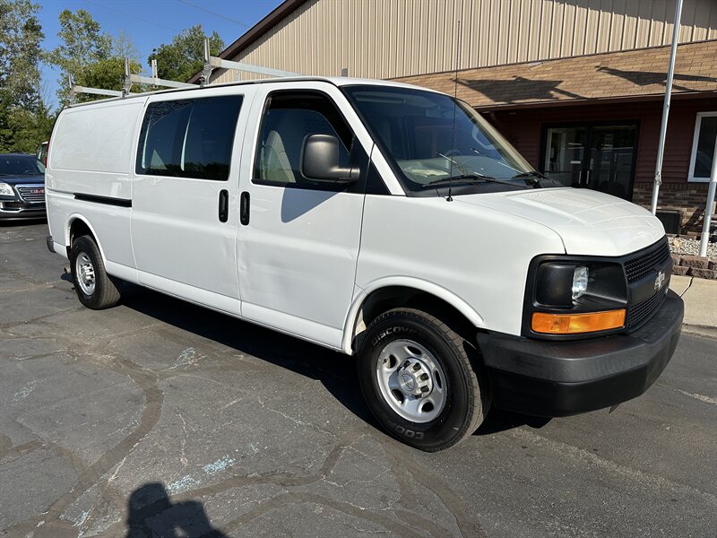 2016 Chevrolet Express 3500  155 " Extended Wheelbase - Photo 1 - Flushing, MI 48433