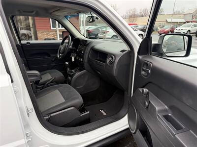 2016 Jeep Patriot Sport  5-Speed Manual - Photo 21 - Flushing, MI 48433