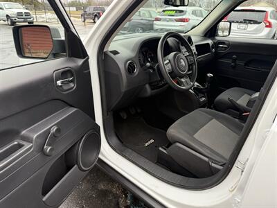 2016 Jeep Patriot Sport  5-Speed Manual - Photo 9 - Flushing, MI 48433