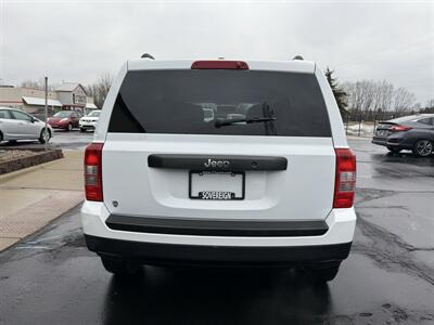 2016 Jeep Patriot Sport  5-Speed Manual - Photo 6 - Flushing, MI 48433