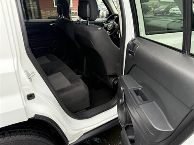 2016 Jeep Patriot Sport  5-Speed Manual - Photo 15 - Flushing, MI 48433