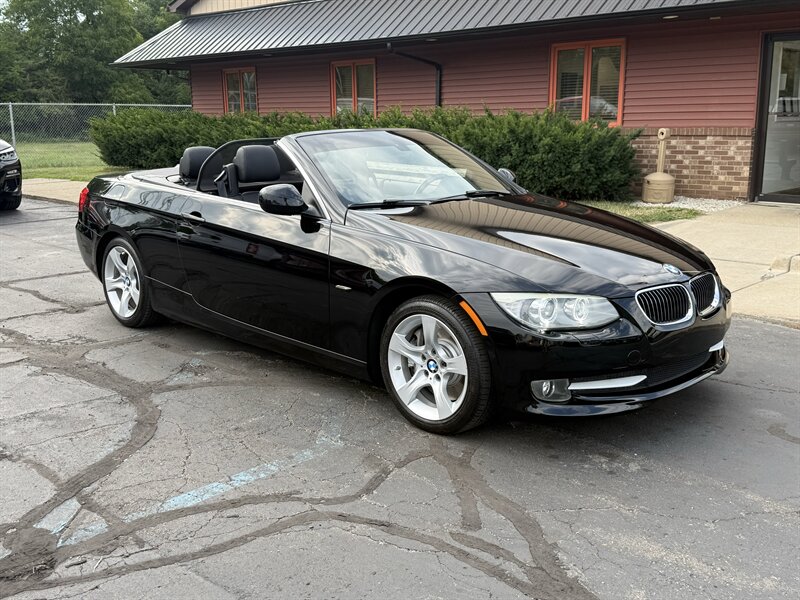 2011 BMW 335i  Convertible - Photo 1 - Flushing, MI 48433