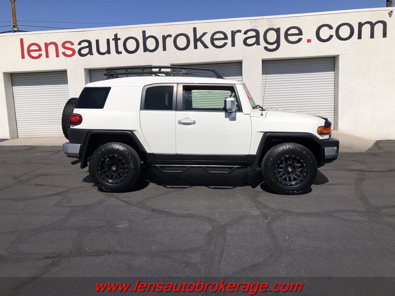 2012 Toyota FJ Cruiser  *Great Driving AZ White FJ! - Photo 1 - Tucson, AZ 85705