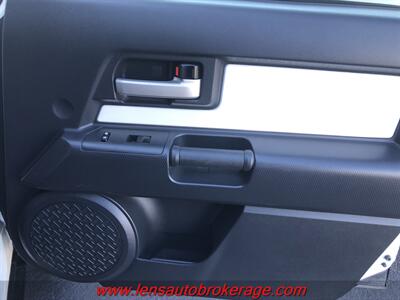 2012 Toyota FJ Cruiser  *Great Driving AZ White FJ! - Photo 22 - Tucson, AZ 85705