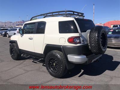 2012 Toyota FJ Cruiser  *Great Driving AZ White FJ! - Photo 6 - Tucson, AZ 85705