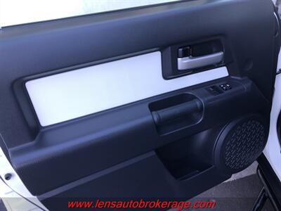 2012 Toyota FJ Cruiser  *Great Driving AZ White FJ! - Photo 9 - Tucson, AZ 85705