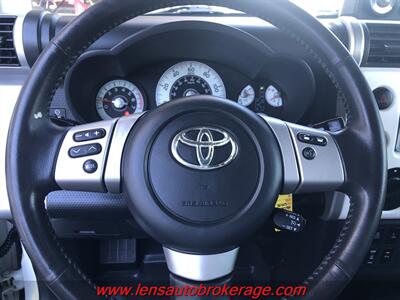 2012 Toyota FJ Cruiser  *Great Driving AZ White FJ! - Photo 13 - Tucson, AZ 85705