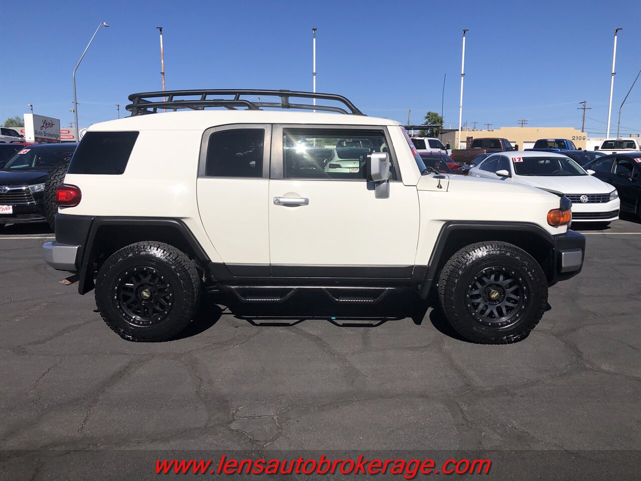 2012 Toyota FJ Cruiser  *Great Driving AZ White FJ! - Photo 1 - Tucson, AZ 85705
