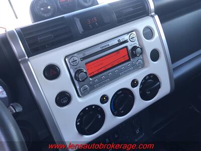 2012 Toyota FJ Cruiser  *Great Driving AZ White FJ! - Photo 14 - Tucson, AZ 85705