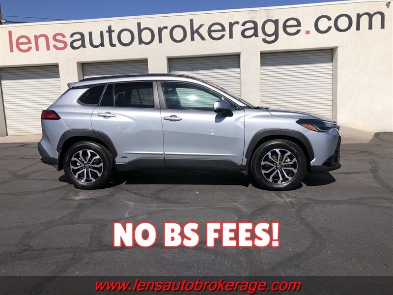2023 Toyota Corolla Cross Hybrid SE  *5 In Stock! Come Take Your Pick!
