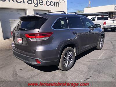 2019 Toyota Highlander XLE   - Photo 8 - Tucson, AZ 85705
