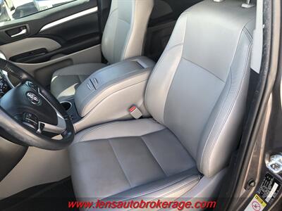 2019 Toyota Highlander XLE   - Photo 9 - Tucson, AZ 85705