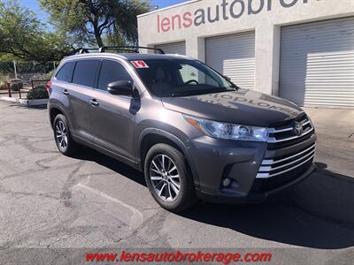 2019 Toyota Highlander XLE   - Photo 2 - Tucson, AZ 85705