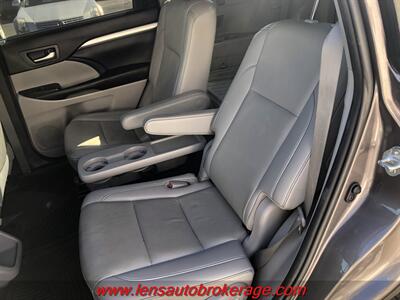 2019 Toyota Highlander XLE   - Photo 10 - Tucson, AZ 85705