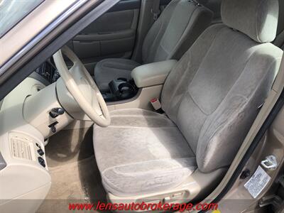2001 Toyota Avalon XLS  *Super Clean Older Toyota! - Photo 11 - Tucson, AZ 85705