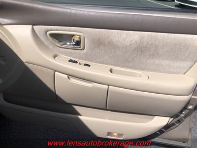 2001 Toyota Avalon XLS  *Super Clean Older Toyota! - Photo 20 - Tucson, AZ 85705