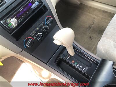 2001 Toyota Avalon XLS  *Super Clean Older Toyota! - Photo 14 - Tucson, AZ 85705