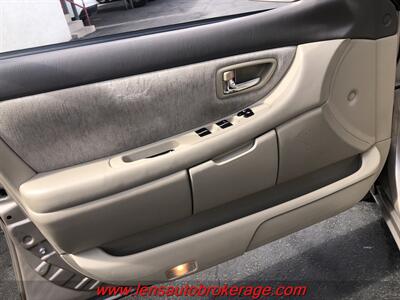 2001 Toyota Avalon XLS  *Super Clean Older Toyota! - Photo 9 - Tucson, AZ 85705
