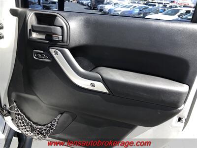 2012 Jeep Wrangler Sahara  *Clean Automatic 4 Door Jeep! - Photo 21 - Tucson, AZ 85705