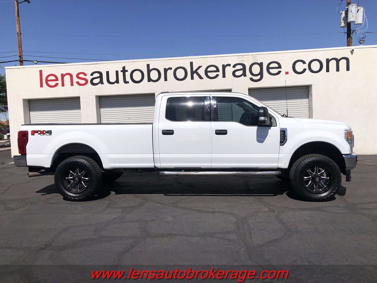 2022 Ford F-350 XLT  *Crew Cab 6.2L Gas Long Bed 4x4! *New Rubber! - Photo 1 - Tucson, AZ 85705