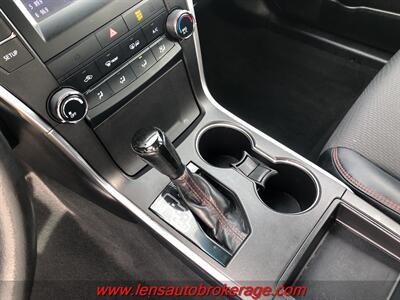 2016 Toyota Camry SE  *Hard To Beat Toyota! - Photo 15 - Tucson, AZ 85705