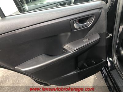 2016 Toyota Camry SE  *Hard To Beat Toyota! - Photo 16 - Tucson, AZ 85705