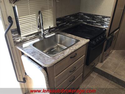 2018 Thor Chateau 22B  *ONLY 9k MILES!!! LIKE NEW RV! - Photo 18 - Tucson, AZ 85705
