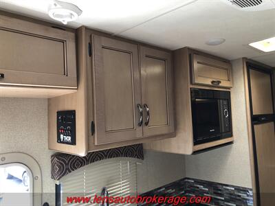 2018 Thor Chateau 22B  *ONLY 9k MILES!!! LIKE NEW RV! - Photo 19 - Tucson, AZ 85705