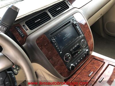 2009 Chevrolet Suburban LTZ  *Loaded LTZ 4wd! - Photo 14 - Tucson, AZ 85705