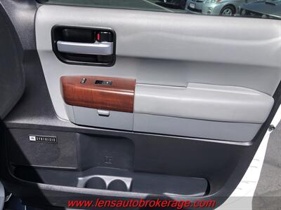 2017 Toyota Sequoia Platinum  *Fresh In! V8, 4x4 Platinum! - Photo 24 - Tucson, AZ 85705