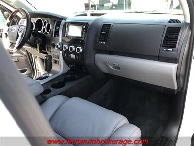 2017 Toyota Sequoia Platinum  *Fresh In! V8, 4x4 Platinum! - Photo 25 - Tucson, AZ 85705