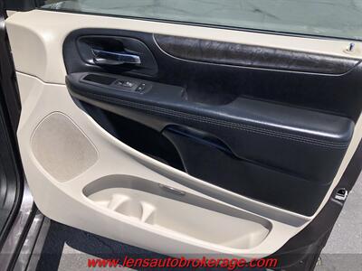 2015 Dodge Grand Caravan SXT  W/Dual Power Sliders! - Photo 20 - Tucson, AZ 85705